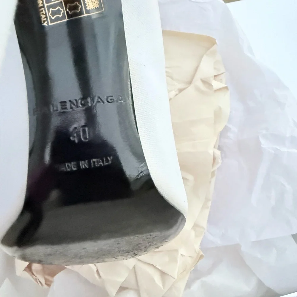 𝐁𝐚𝐥𝐞𝐧𝐜𝐢𝐚𝐠𝐚 𝐁𝐥𝐚𝐧𝐜 𝐉𝐞𝐫𝐬𝐞𝐲 𝐂𝐫𝐞𝐩𝐞 𝐎𝐯𝐞𝐫 𝐓𝐡𝐞 𝐊𝐧𝐞𝐞 𝐁𝐨𝐨𝐭𝐬. 𝐔𝐒/𝟏𝟎 - Picture 5 of 9